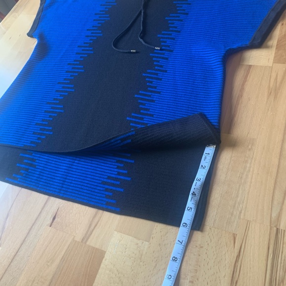 ST. JOHN knit top size P - Picture 10 of 15